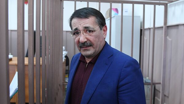 Шамиль Исаев в Басманном суде Москвы. 6 февраля 2018 Шамиль Исаев в Басманном суде Москвы. 6 февраля 2018