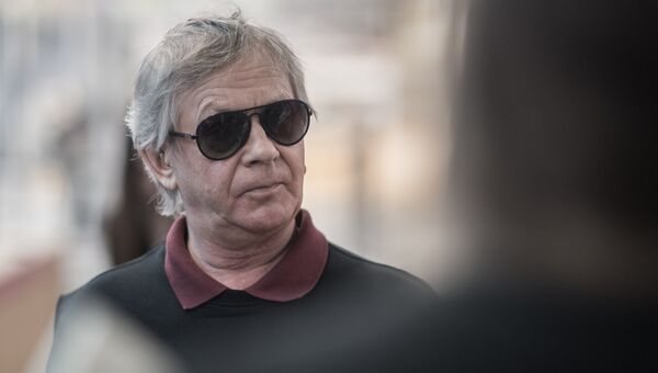 Григорий Ульянов перенес имплантацию бионической сетчатки в июне 2017 года. Григорий Ульянов перенес имплантацию бионической сетчатки в июне 2017 года.