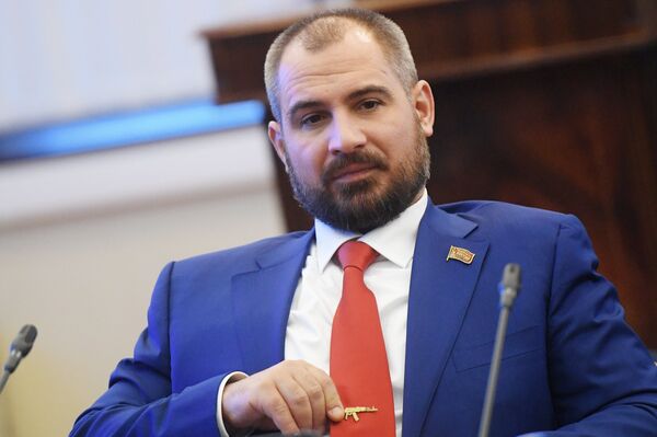 Кандидат в президенты РФ от партии Коммунисты России Максим Сурайкин на регистрации в ЦИК РФ в качестве кандидата на пост президента России. 8 февраля 2018 Кандидат в президенты РФ от партии Коммунисты России Максим Сурайкин на регистрации в ЦИК РФ в качестве кандидата на пост президента России. 8 февраля 2018