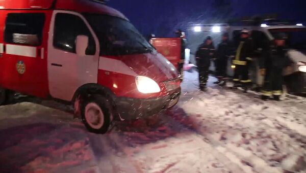 Сотрудники МЧС России в Раменском районе Московской области, где потерпел крушение самолет Ан-148 Саратовских авиалиний рейса 703 Москва-Орск. 11 февраля 2018 Сотрудники МЧС России в Раменском районе Московской области, где потерпел крушение самолет Ан-148 Саратовских авиалиний рейса 703 Москва-Орск. 11 февраля 2018