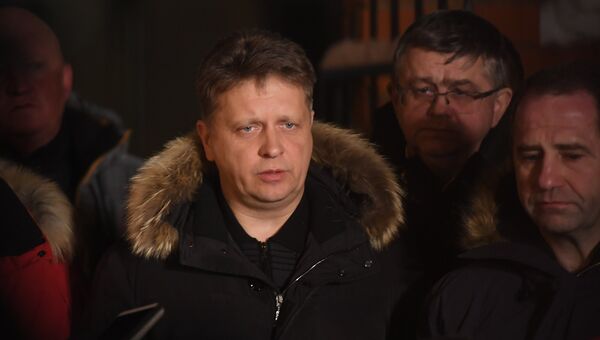 Министр транспорта РФ Максим Соколов выступает на встрече с прессой возле штаба организованного МЧС России в Раменском районе Московской области, где самолет Ан-148 Саратовских авиалиний рейса 703 Москва-Орск потерпел крушение 11 февраля 2018 года Министр транспорта РФ Максим Соколов выступает на встрече с прессой возле штаба организованного МЧС России в Раменском районе Московской области, где самолет Ан-148 Саратовских авиалиний рейса 703 Москва-Орск потерпел крушение 11 февраля 2018 года