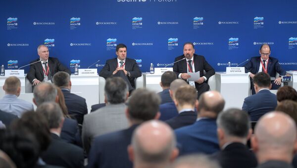 Глава Удмуртской Республики Александр Бречалов, министр строительства и жилищно-коммунального хозяйства РФ Михаил Мень, президент ПАО Ростелеком Михаил Осеевский и генеральный директор Базэл Аэро Леонид Сергеев (справа налево) на конференции : Умный город — новое качество жизни на Российском инвестиционном форуме (РИФ-2018) в Сочи Глава Удмуртской Республики Александр Бречалов, министр строительства и жилищно-коммунального хозяйства РФ Михаил Мень, президент ПАО Ростелеком Михаил Осеевский и генеральный директор Базэл Аэро Леонид Сергеев (справа налево) на конференции : Умный город — новое качество жизни на Российском инвестиционном форуме (РИФ-2018) в Сочи