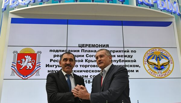 Глава Республики Ингушетия Юнус-Бек Евкуров и глава Республики Крым Сергей Аксёнов на Российском инвестиционном форуме (РИФ-2018) в Сочи Глава Республики Ингушетия Юнус-Бек Евкуров и глава Республики Крым Сергей Аксёнов на Российском инвестиционном форуме (РИФ-2018) в Сочи