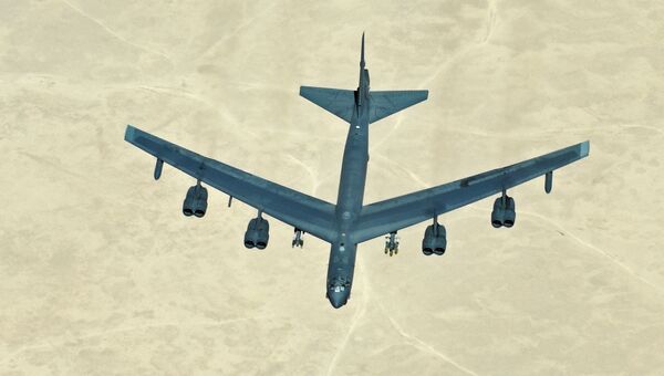Американский стратегический бомбардировщик B-52 в небе над Сирией Американский стратегический бомбардировщик B-52 в небе над Сирией