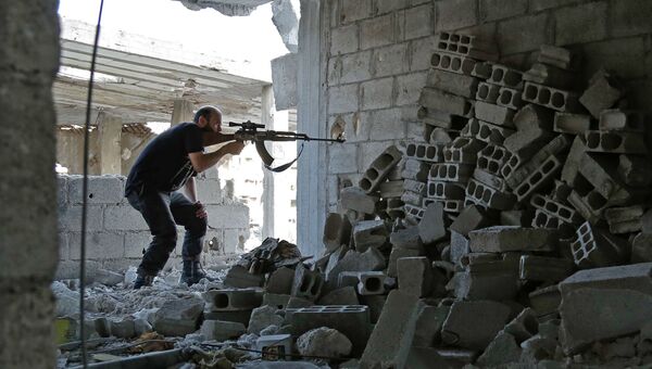 Боевик из группировки Файлак-ар-Рахман в Восточной Гуте, Сирия Боевик из группировки Файлак-ар-Рахман в Восточной Гуте, Сирия