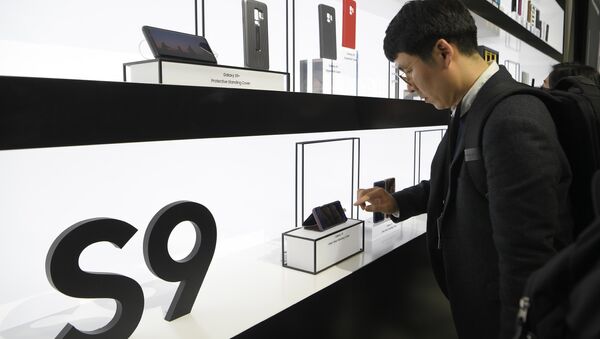 Новые смартфоны Samsung Galaxy S9 и S9+ на мероприятии Samsung Galaxy Unpacked 2018 в Барселоне. 25 февраля 2018 года Новые смартфоны Samsung Galaxy S9 и S9+ на мероприятии Samsung Galaxy Unpacked 2018 в Барселоне. 25 февраля 2018 года