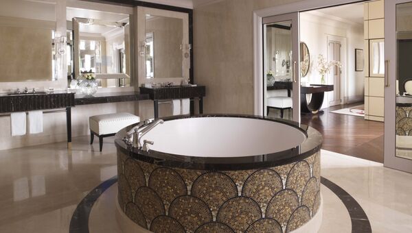 Королевский люкс «Пожарский» в отеле Four seasons Королевский люкс «Пожарский» в отеле Four seasons