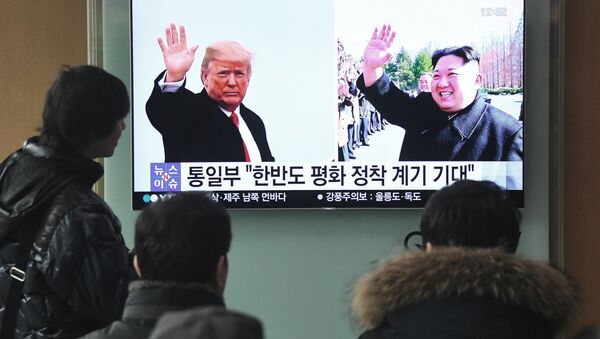 Трансляция новостей про будущую встречу президента США Дональда Трампа и лидера КНДР Ким Чен Ына. 9 марта 2018 Трансляция новостей про будущую встречу президента США Дональда Трампа и лидера КНДР Ким Чен Ына. 9 марта 2018