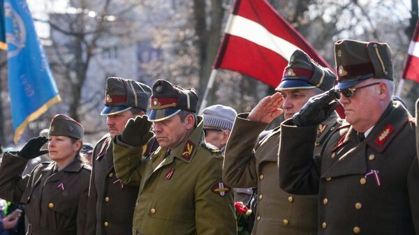 Участники марша бывших латышских легионеров Ваффен СС и их сторонников в Риге