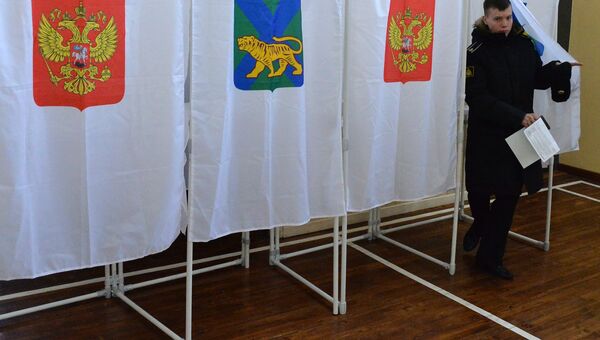 Голосование на выборах президента Российской Федерации на избирательном участке во Владивостоке Голосование на выборах президента Российской Федерации на избирательном участке во Владивостоке