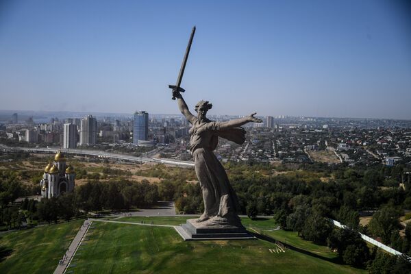 Монумент Родина-Мать в Волгограде Монумент Родина-Мать в Волгограде
