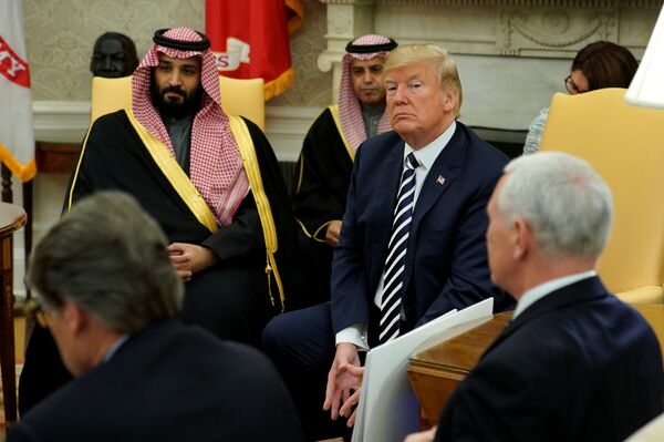 Президент США Дональд Трамп и наследный принц Саудовской Аравии Мухаммед бен Салман во время встречи в Белом доме в Вашингтоне Президент США Дональд Трамп и наследный принц Саудовской Аравии Мухаммед бен Салман во время встречи в Белом доме в Вашингтоне