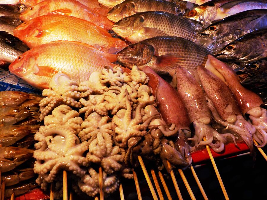 Морепродукты одного из кафе Патонга Морепродукты одного из кафе Патонга