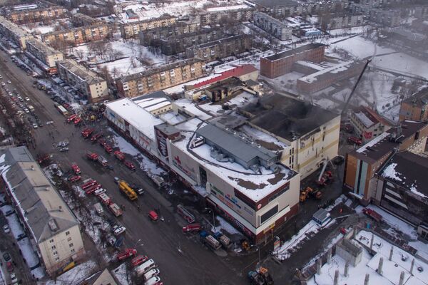Здание торгового центра Зимняя вишня в Кемерово, где произошел пожар. 26 марта 2018 Здание торгового центра Зимняя вишня в Кемерово, где произошел пожар. 26 марта 2018