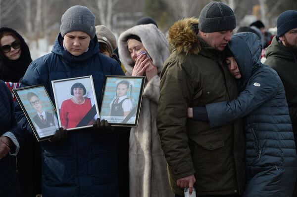 Похороны погибших при пожаре в торговом центре Зимняя вишня в Кемерове Похороны погибших при пожаре в торговом центре Зимняя вишня в Кемерове