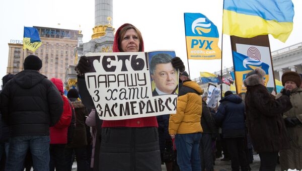 Участники всеукраинской акции с требованием отставки президента Украины Петра Порошенко Участники всеукраинской акции с требованием отставки президента Украины Петра Порошенко