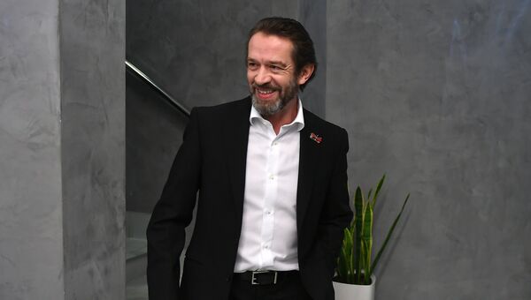 Назначенный Художественным руководителем Московского театра-студии О. Табакова, народный артист России Владимир Машков во время сбора труппы Табакерки Назначенный Художественным руководителем Московского театра-студии О. Табакова, народный артист России Владимир Машков во время сбора труппы Табакерки