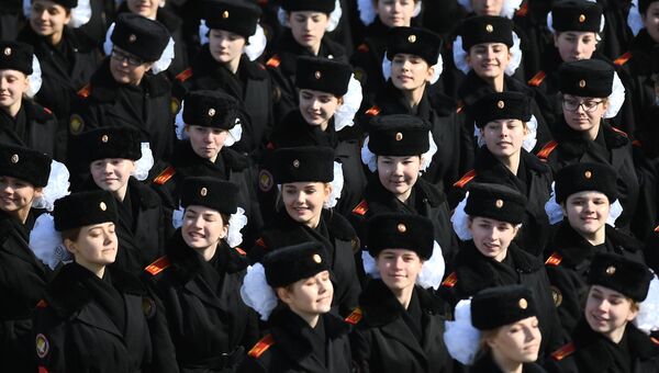 Курсантки во время репетиции Парада Победы на военном полигоне Алабино в Московской области Курсантки во время репетиции Парада Победы на военном полигоне Алабино в Московской области