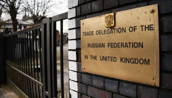 Табличка на здании Торгового представительства РФ в Великобритании. Архивное фото Табличка на здании Торгового представительства РФ в Великобритании. Архивное фото