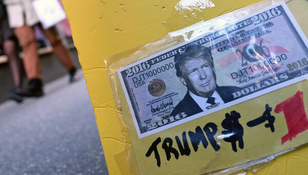 Сувенирная купюра американского доллара с портретом Дональда Трампа Сувенирная купюра американского доллара с портретом Дональда Трампа