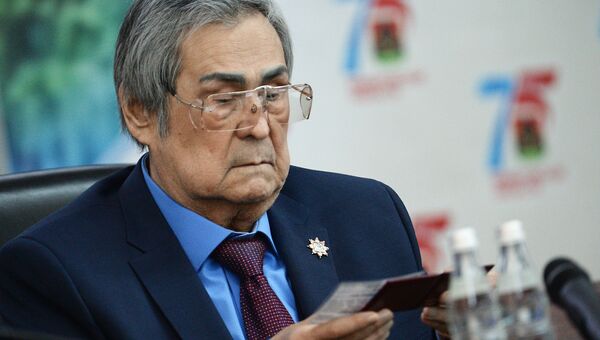 Аман Тулеев на внеочередной сессии Совета народных депутатов Кемеровской области Аман Тулеев на внеочередной сессии Совета народных депутатов Кемеровской области