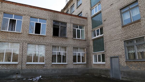 Здание общеобразовательной школы №1 в Стерлитамаке, где ученик коррекционного класса напал с ножом на учительницу и поджег класс информатики. 18 апреля 2018 Здание общеобразовательной школы №1 в Стерлитамаке, где ученик коррекционного класса напал с ножом на учительницу и поджег класс информатики. 18 апреля 2018