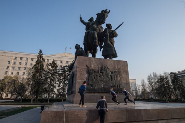 Монумент Первоконникам на площади Советов в Ростове-на-Дону Монумент Первоконникам на площади Советов в Ростове-на-Дону