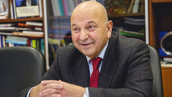 Виктор Тутельян: разрешенное ГМО абсолютно для нас безопасно Виктор Тутельян: разрешенное ГМО абсолютно для нас безопасно