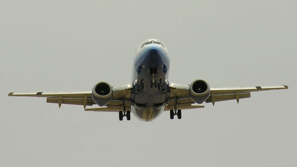 Самолет Boeing-737. Архивное фото Самолет Boeing-737. Архивное фото