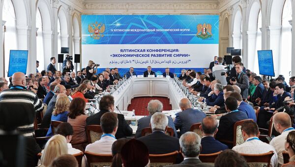 Министр экономики и внешней торговли Сирии Самер аль-Халиль, глава Республики Крым Сергей Аксенов и председатель правления фонда ЯМЭФ Андрей Назаров на Ялтинском международном экономическом форуме в Крыму. 21 апреля 2018 Министр экономики и внешней торговли Сирии Самер аль-Халиль, глава Республики Крым Сергей Аксенов и председатель правления фонда ЯМЭФ Андрей Назаров на Ялтинском международном экономическом форуме в Крыму. 21 апреля 2018