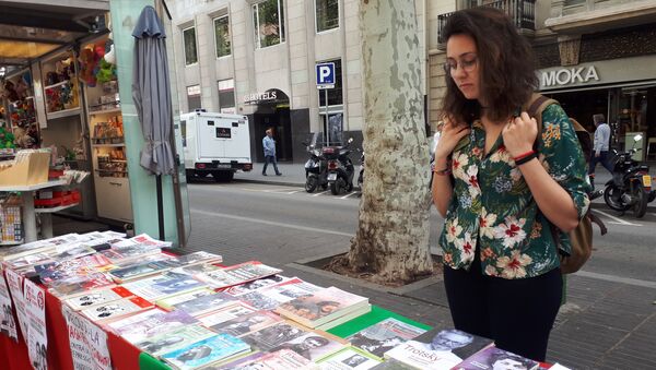 Продажа книг в день Сан-Жорди в Барселоне Продажа книг в день Сан-Жорди в Барселоне