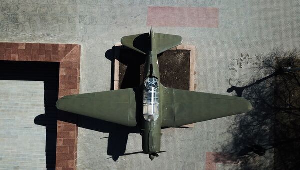 Памятник самолету СУ-2 на территории музея-заповедника Сталинградская битва в Волгограде Памятник самолету СУ-2 на территории музея-заповедника Сталинградская битва в Волгограде