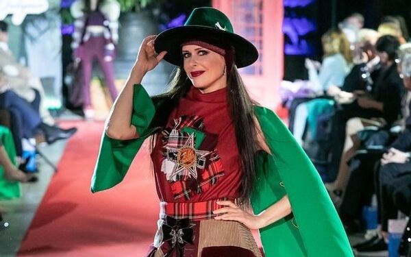 Fashion-шоу фонда Русский Силуэт в галерее искусств Зураба Церетели в рамках 40-го ММКФ Fashion-шоу фонда Русский Силуэт в галерее искусств Зураба Церетели в рамках 40-го ММКФ