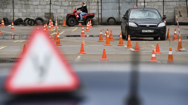 Во время практических занятий в автошколе Во время практических занятий в автошколе