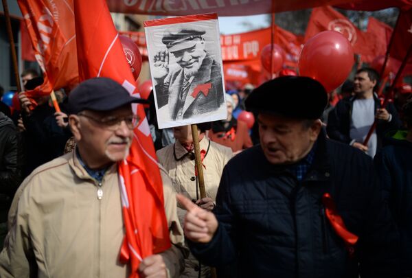 Участники первомайской демонстрации фракции КПРФ на Красном проспекте в Новосибирске. 1 мая 2018 Участники первомайской демонстрации фракции КПРФ на Красном проспекте в Новосибирске. 1 мая 2018