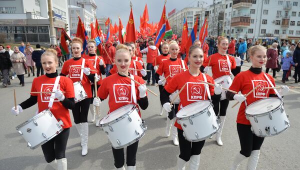 Участницы первомайской демонстрации фракции КПРФ в Екатеринбурге Участницы первомайской демонстрации фракции КПРФ в Екатеринбурге