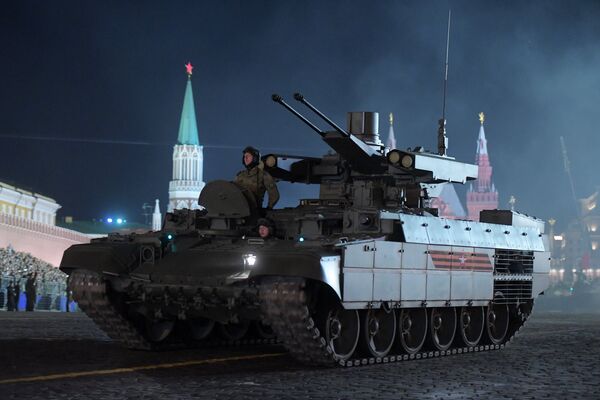 Боевая машина поддержки танков Терминатор на репетиции военного парада на Красной площади, посвященного 73-й годовщине Победы в Великой Отечественной войне Боевая машина поддержки танков Терминатор на репетиции военного парада на Красной площади, посвященного 73-й годовщине Победы в Великой Отечественной войне