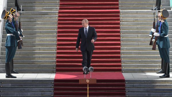 Президент РФ Владимир Путин после церемонии инаугурации на Соборной площади Кремля. 7 мая 2018 Президент РФ Владимир Путин после церемонии инаугурации на Соборной площади Кремля. 7 мая 2018