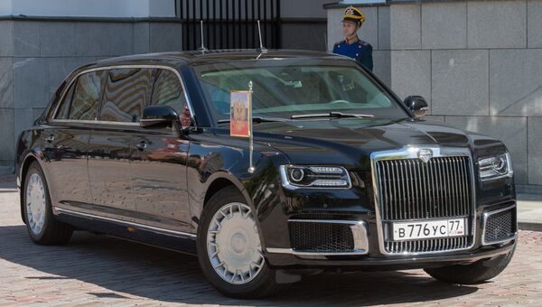 Автомобиль Aurus кортежа президента России. Архивное фото Автомобиль Aurus кортежа президента России. Архивное фото