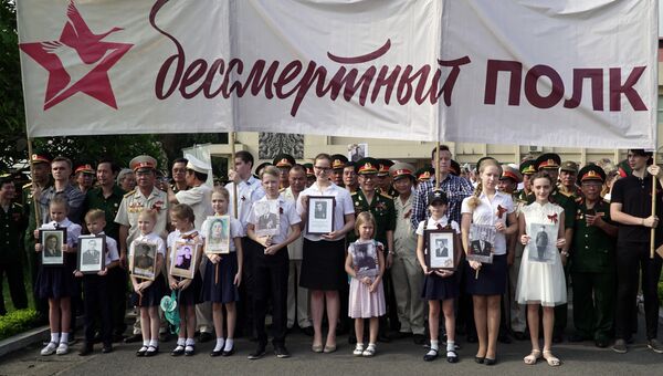Участники акции Бессмертный полк в Ханое Участники акции Бессмертный полк в Ханое