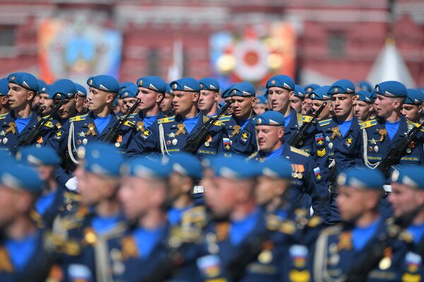 Парадный расчет Воздушно-десантных войск на военном параде, посвященном 73-й годовщине Победы в Великой Отечественной войне 1941-1945 годов Парадный расчет Воздушно-десантных войск на военном параде, посвященном 73-й годовщине Победы в Великой Отечественной войне 1941-1945 годов