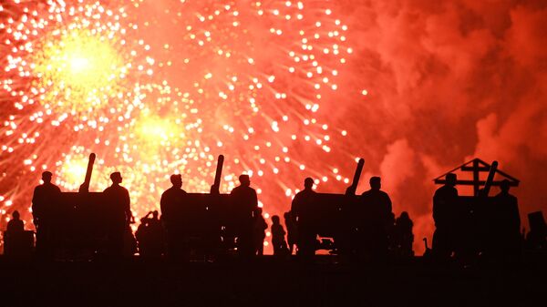 Праздничный салют в Москве Праздничный салют в Москве