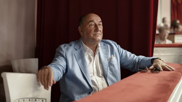 Актер Борис Клюев на сборе труппы Государственного академического Малого театра России в Москв Актер Борис Клюев на сборе труппы Государственного академического Малого театра России в Москв