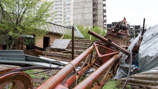 Строительный кран, рухнувший в результате урагана в Астане. 22 мая 2018 Строительный кран, рухнувший в результате урагана в Астане. 22 мая 2018