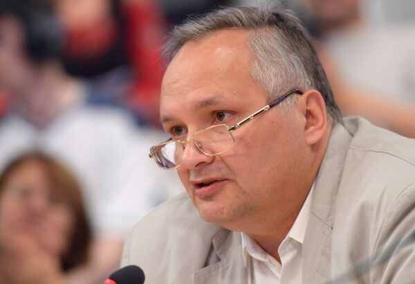 Заместитель декана факультета мировой экономики и мировой политики НИУ ВШЭ Андрей Суздальцев Заместитель декана факультета мировой экономики и мировой политики НИУ ВШЭ Андрей Суздальцев