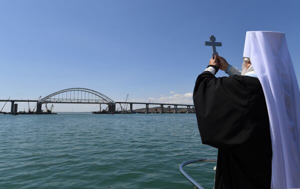 Митрополит Феодосийский и Керченский Платон во время освящения Крымского моста Митрополит Феодосийский и Керченский Платон во время освящения Крымского моста