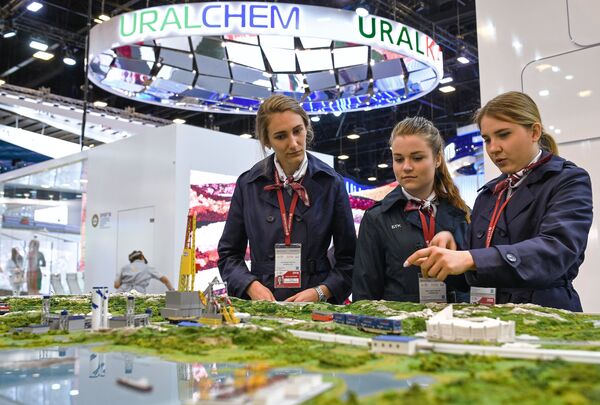 Волонтеры на Петербургском международном экономическом форуме 2018 в Санкт-Петербурге Волонтеры на Петербургском международном экономическом форуме 2018 в Санкт-Петербурге