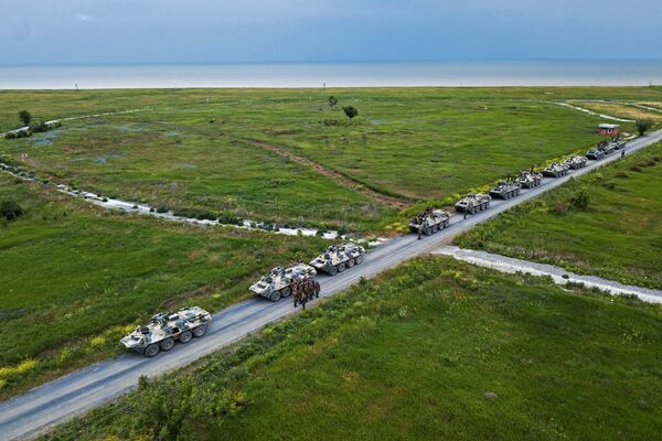 Военнослужащие на БТР-82А на всеармейском конкурсе Чистое небо-2018 Военнослужащие на БТР-82А на всеармейском конкурсе Чистое небо-2018