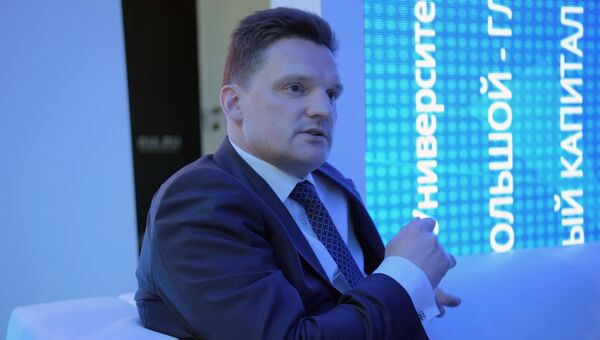 Генеральный директор ФГУП Почта России Николай Подгузов на стенде МИА Россия сегодня на Петербургском международном экономическом форуме. 24 мая 2018 Генеральный директор ФГУП Почта России Николай Подгузов на стенде МИА Россия сегодня на Петербургском международном экономическом форуме. 24 мая 2018