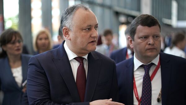 Президент Молдавии Игорь Додон (слева) на Петербургском международном экономическом форуме Президент Молдавии Игорь Додон (слева) на Петербургском международном экономическом форуме